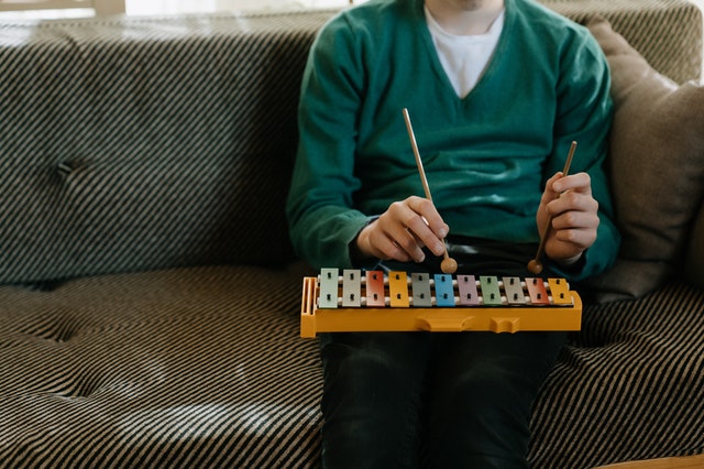 Child playing xylophone. How music therapy benefits a child with autism.